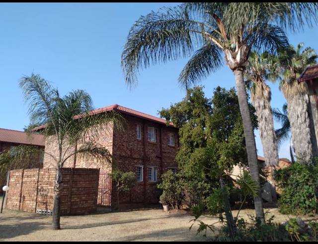 2 BEDROOM TOWNHOUSE FOR SALE IN MORELETAPARK